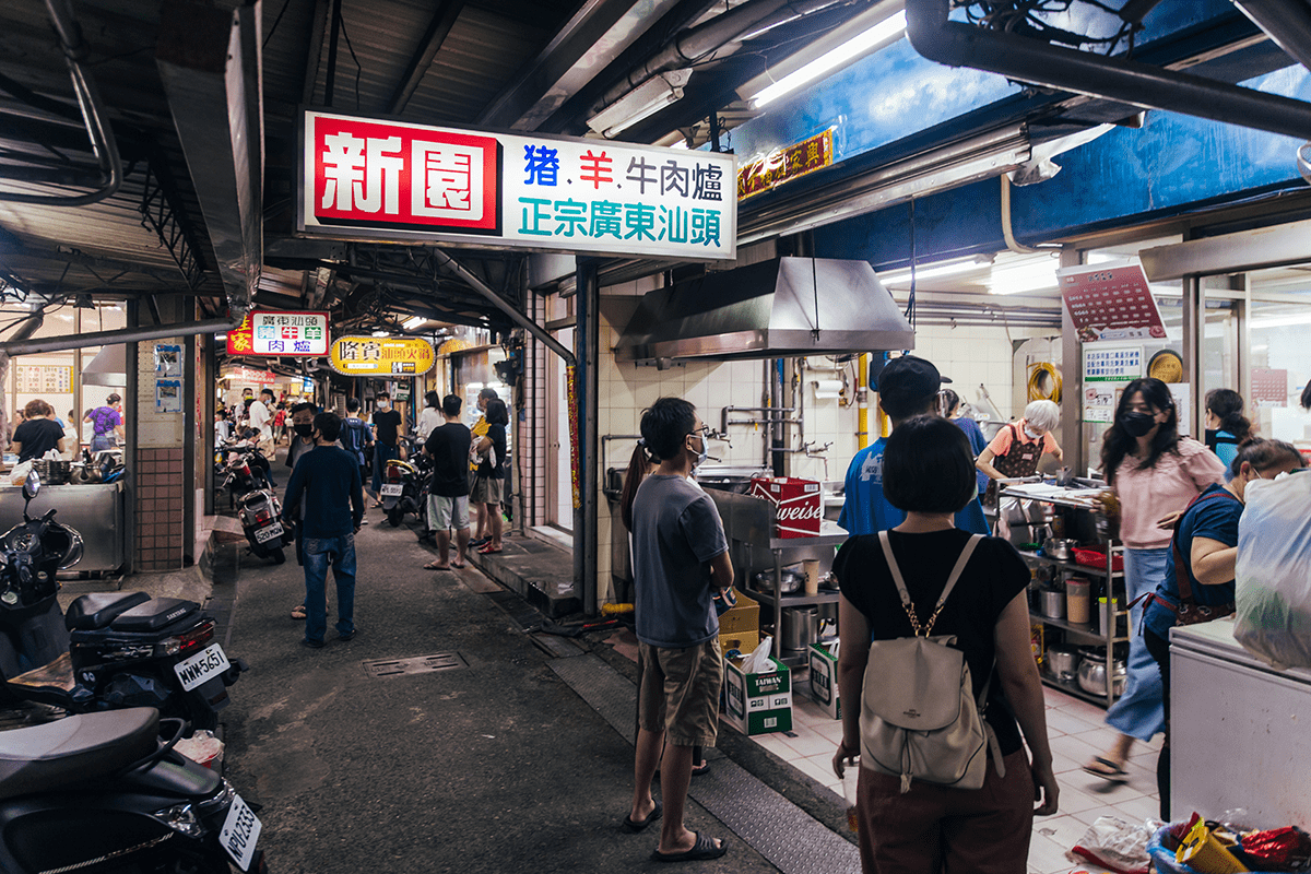 屏東觀光夜市巷內老店面與夜市街屋